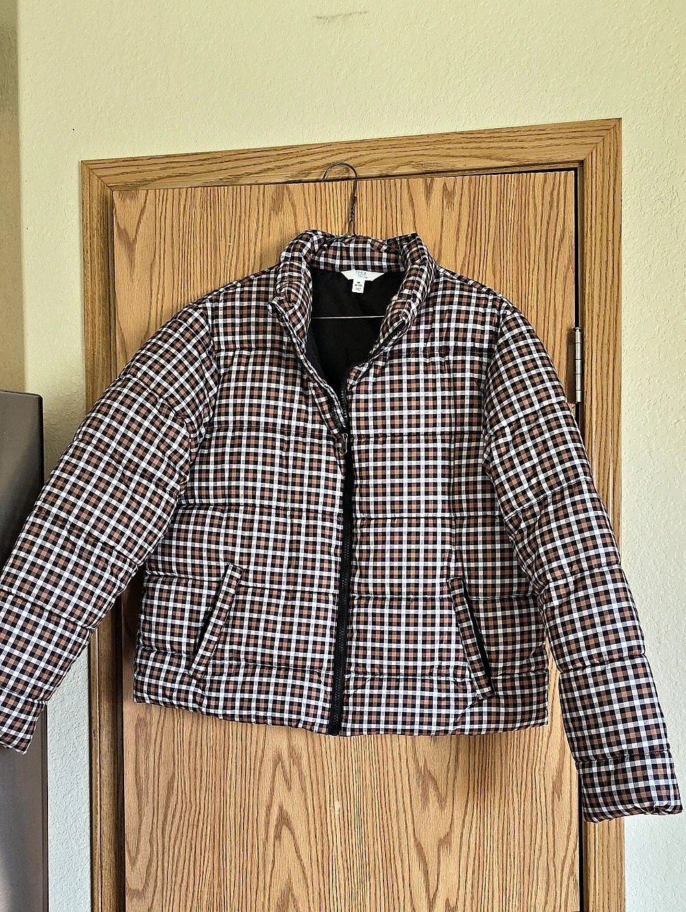 Time and Tru Women's Cropped Plaid Puffer Jacket Brown & White Medium